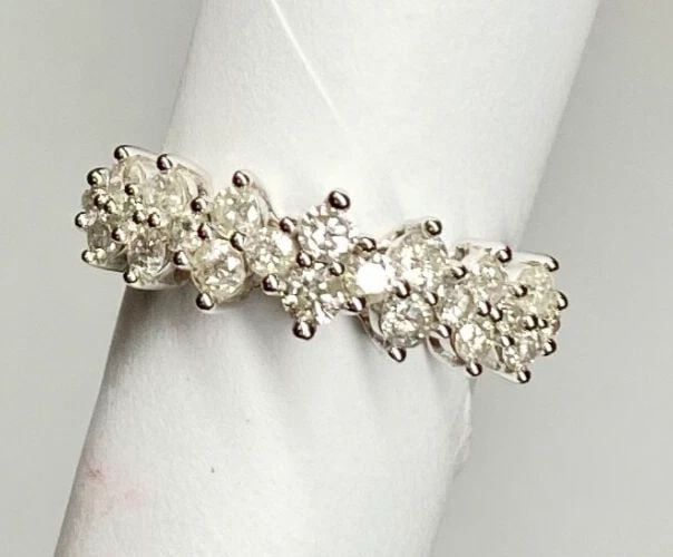 14K WHITE GOLD RING WITH 1.10CTS OF DIAMONDS SIZE: 7 3.6G (1 of 2)