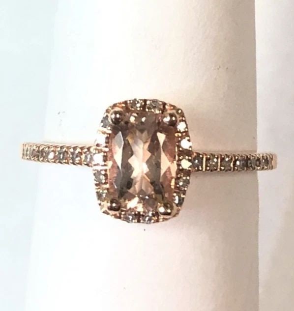 QCD 14K ROSE GOLD RING WITH MORGANITE AND DIAMONDS SIZE: 7 2.1G: QCD 14K ROSE GOLD RING WITH MORGANITE AND DIAMONDS (SIZE: 7) QCD 14k Rose Gold Ring with center Morganite and Diamonds You are bidding on a QCD 14k Rose Gold Ring with center Morganite and Diamonds. T