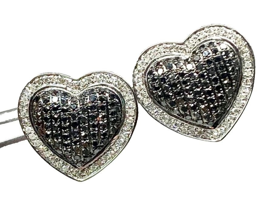 10K WHITE GOLD HEART EARRINGS WITH 1.10CTS OF BLACK & WHITE DIAMONDS 4.3G: WOMEN'S 10K WHITE GOLD HEART EARRINGS WITH BLACK AND WHITE DIAMONDS 10k White Gold Heart Earrings with Black and White Diamonds You are bidding on new with defects 10k White Gold Heart Earrings with B