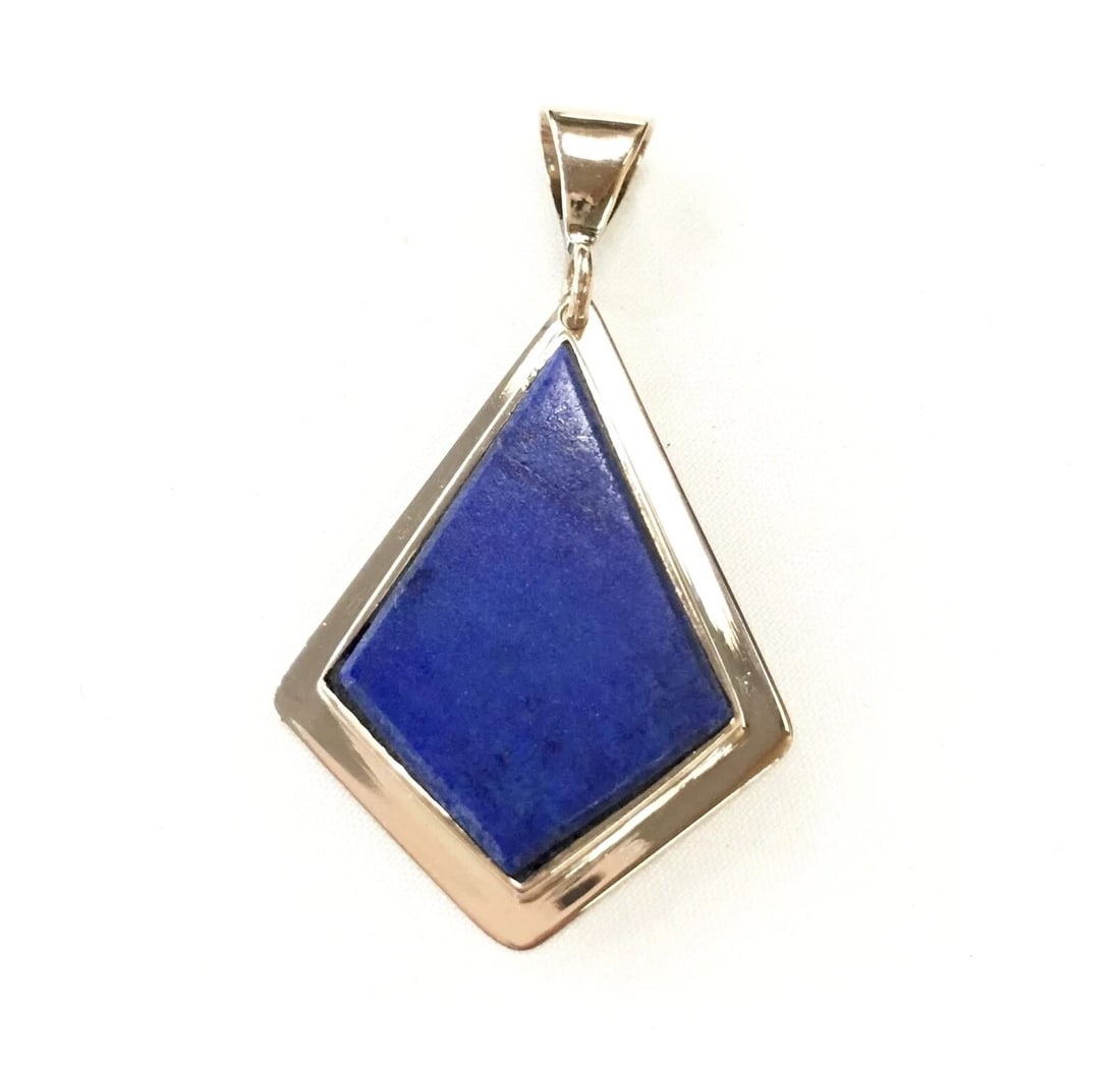 14K GOLD KITE SHAPED PENDANT WITH LAPIS LAZULI 5.8G (1 of 2)