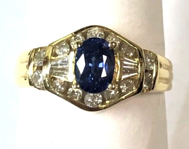 14K GOLD RING CENTER NATURAL OVAL SAPPHIRE WITH DIAMONDS SIZE: 6.75 3.2G (1 of 2)