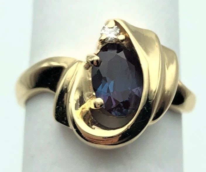 14K GOLD RIBBON WRAPPED RING WITH SYNTHETIC ALEXANDRITE AND DIAMOND SIZE: 6.5: 14K GOLD RIBBON WRAPPED RING WITH SYNTHETIC ALEXANDRITE AND DIAMOND SIZE: 6.5 14k Gold Ribbon Wrapped Ring with Synthetic Alexandrite and Diamond You are bidding on a 14k Gold Ribbon Wrapped Ring with