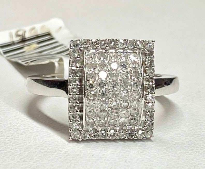 14K WHITE GOLD RING WITH 0.60CTS OF DIAMONDS SIZE: 7.25 6.2G (1 of 2)