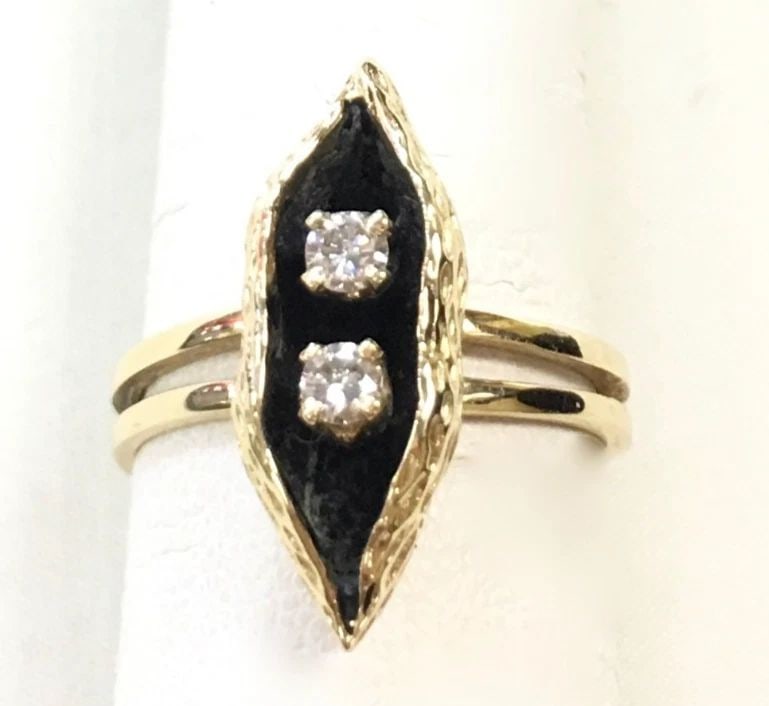 14K CUSTOM PEAS IN A POD RING WITH 0.16CTS OF DIAMONDS SIZE: 6.5 5G: 14K CUSTOM PEA RING WITH DIAMONDS SIZE: 6.5 14k Custom Pea Ring with Diamonds You are bidding on a 14k Custom Pea Ring with Diamonds. There are a few minor scratches on the ring from normal wear and t