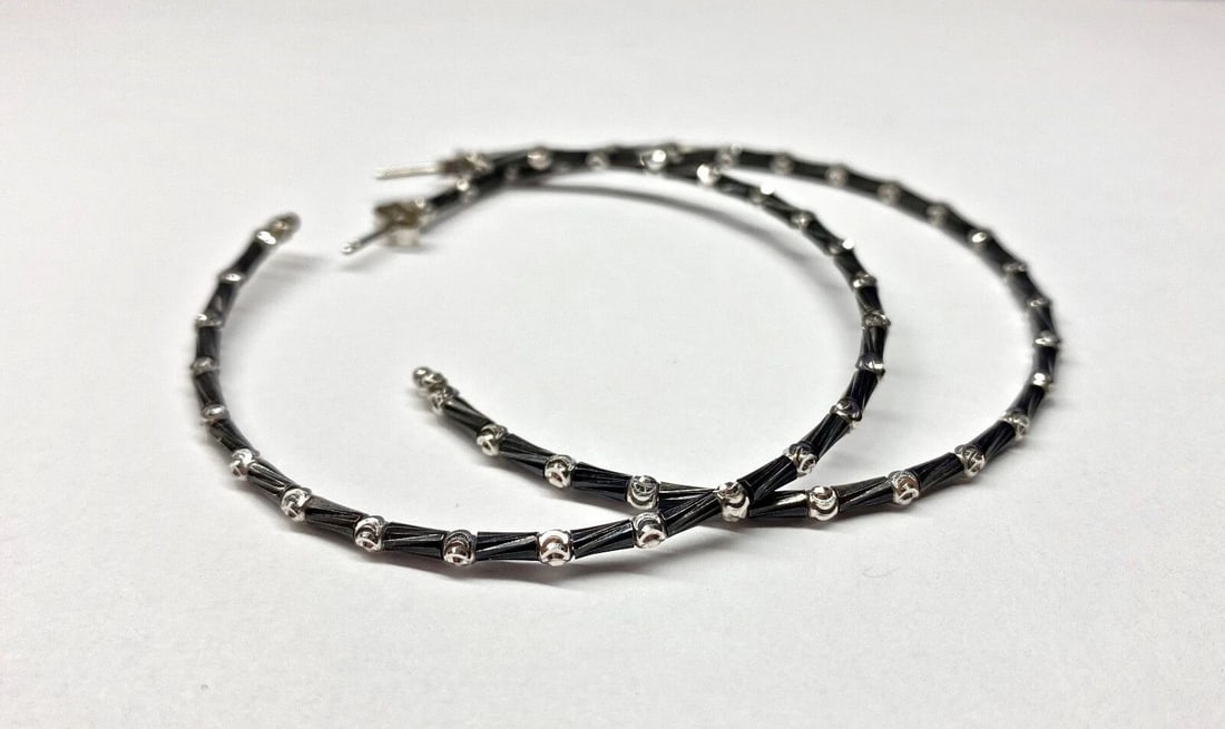 10K WHITE GOLD AND BLACK RHODIUM MOON CUT HOOP EARRINGS 6.8G: WOMEN'S 10K WHITE GOLD AND BLACK RHODIUM MOON CUT HOOP EARRINGS Women's 10k White Gold and Black Rhodium Moon Cut Hoop Earrings You are bidding on a pre-owned Women's 10k White Gold and Black Rhodium