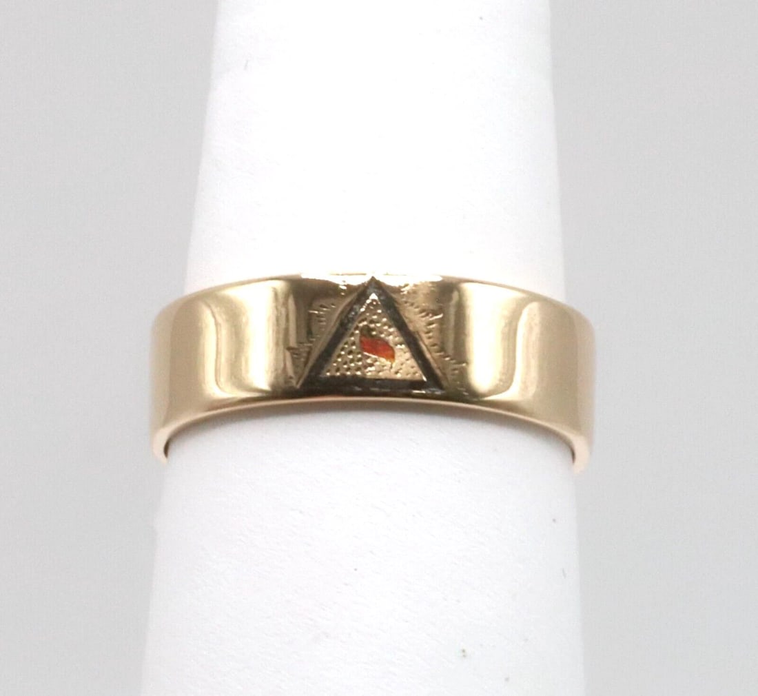 14K GOLD MASONIC RING "VIRTUS JUNXIT MORS NON SEPARABIT" SIZE: 10.75 5.6G: 14K GOLD MASONIC RING / BAND "VIRTUS JUNXIT MORS NON SEPARABIT" (SIZE: 10.75) 14k Gold Masonic Band Virtus Junxit Mors Non Separabit You are bidding on a 14k Gold Masonic Band Virtus Junxit Mors