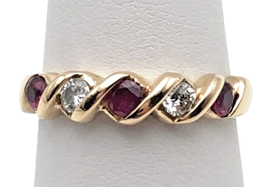 14K GOLD RING, 0.45CTS NATURAL RUBIES, 0.22CTS OF DIAMONDS SIZE: 7 3.7G: 14K GOLD RING / BAND WITH 0.45CTS NATURAL RUBIES AND 0.22CTS DIAMONDS SIZE: 7 14k Gold Ring / Band with Rubies and Diamonds You are bidding on a 14k Gold Ring / Band with Rubies and Diamonds. The