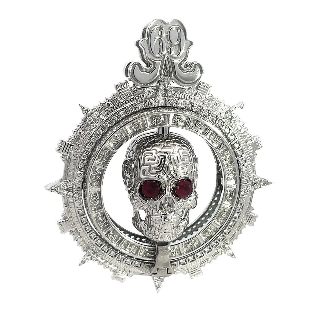 DIAMOND & GEMS GOLD SKULL PENDANT WERNER BERG MUSEUM 18K WHITE: DIAMOND & GEMS GOLD SKULL PENDANT WERNER BERG MUSEUM 18K WHITE This stunning and impressive detail calavera skull is from the Werner Berg Museum by Hortensia. It is crafted from 17 to 18k white gold a