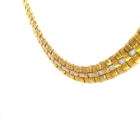 ROBERTO COIN APPASSIONATA DIAMOND NECKLACE 18K GOLD COLLAR STYLE: ROBERTO COIN APPASSIONATA DIAMOND NECKLACE 18K GOLD COLLAR STYLE This eye-catching authentic collar necklace is by Roberto Coin from the Appassionata Collection. The necklace is crafted from 18k yello