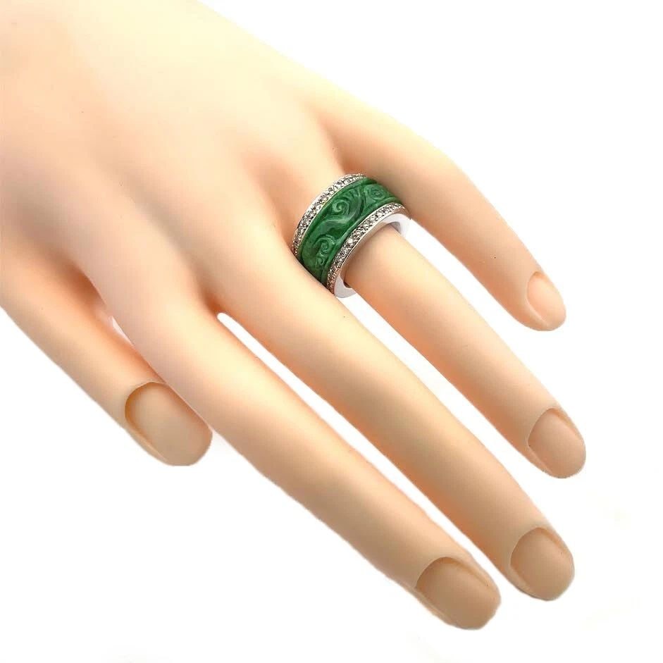 JADE DIAMOND 1CT 18K WHITE GOLD CARVED SCROLL DESIGN FULL CIRCLE WIDE BAND RING: JADE DIAMOND 1CT 18K WHITE GOLD CARVED SCROLL DESIGN FULL CIRCLE WIDE BAND RING Diamond Carved Jade Full Circle 18k Gold Band Ring Description This is an impressive and gorgeous wedding or anniversary