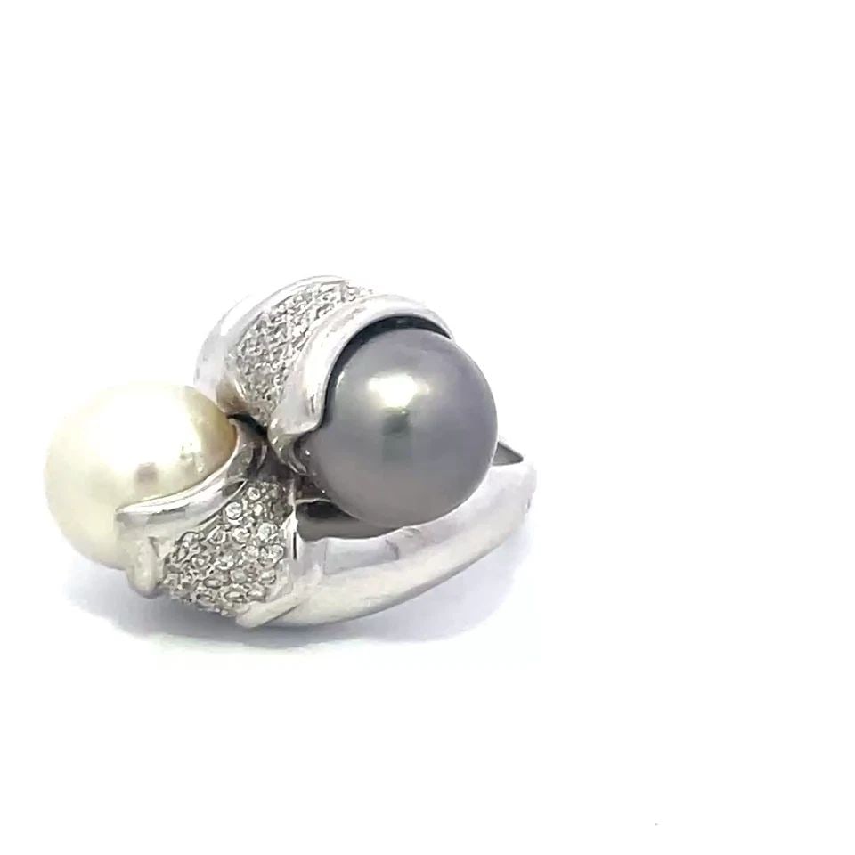 DIAMOND TWIN PEARLS GOLD RING 18K WHITE TAHITIAN BYPASS STYLE: DIAMOND TWIN PEARLS GOLD RING 18K WHITE TAHITIAN BYPASS STYLE This is a gorgeous double pearls ring; it is crafted from 18k white gold with a polished finish featuring a dark gray Tahitian pearl and a