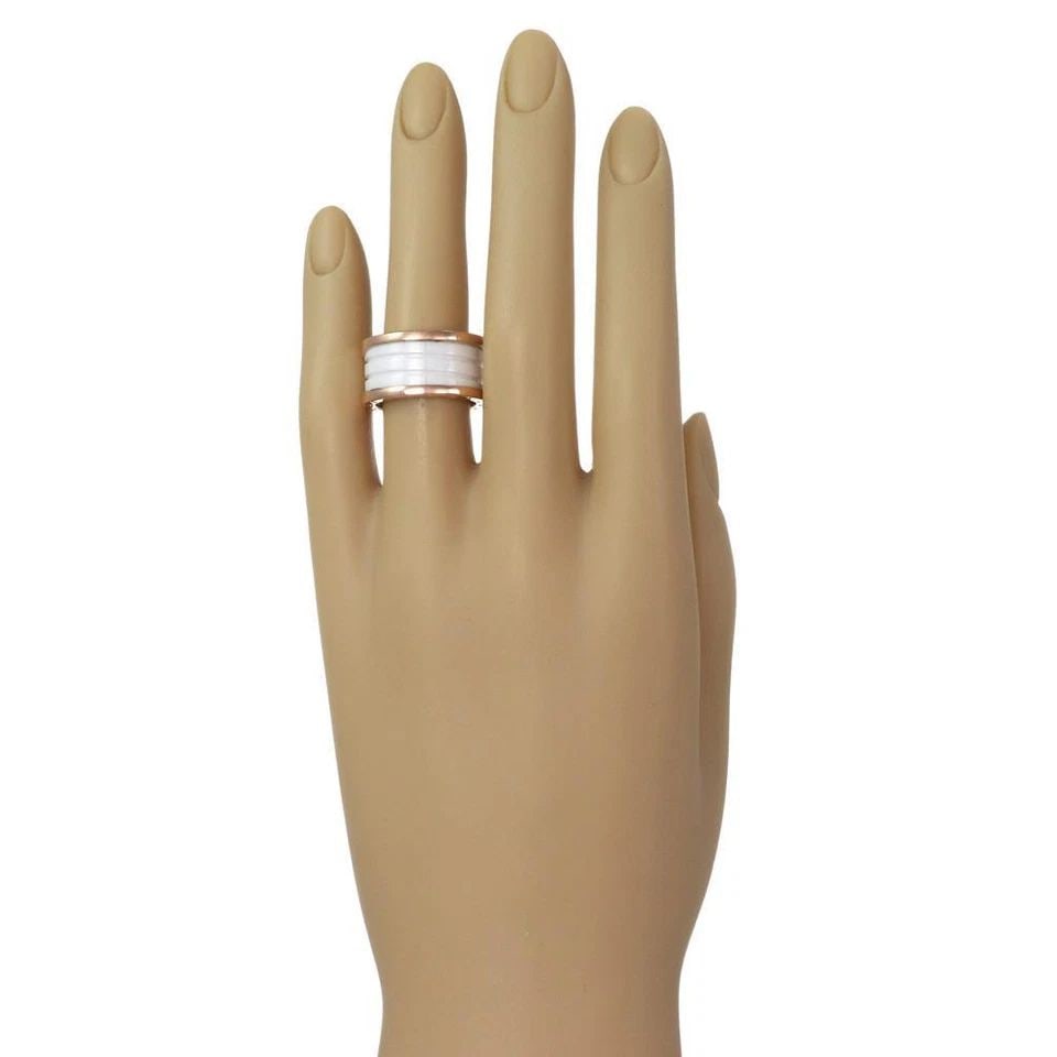 BULGARI B.ZERO1 CERAMIC RING 18K ROSE GOLD 12MM BAND SIZE 53: BULGARI B.ZERO1 CERAMIC RING 18K ROSE GOLD 12MM BAND SIZE 53 Bvlgari Bulgari B.zero1 White Ceramic 18k Rose Gold 12mm Band Ring Size 53 Description An authentic B.zero1 collection from Bvlgari, this l