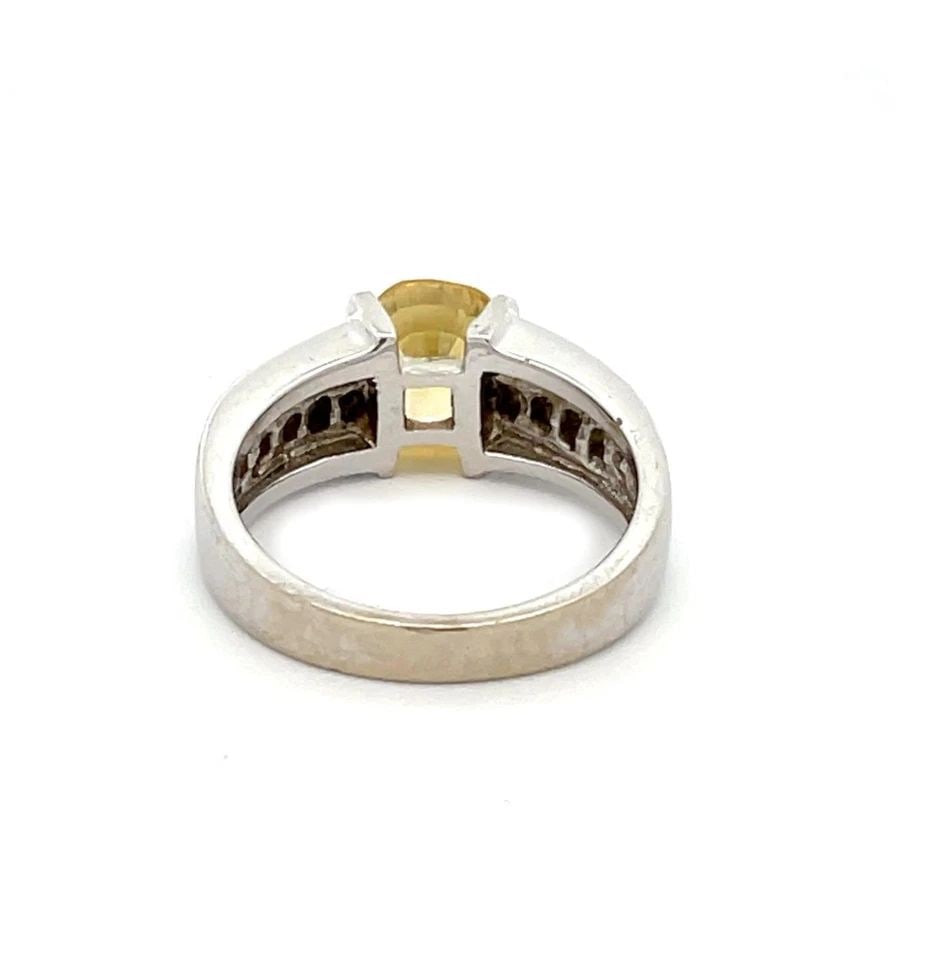 YELLOW SAPPHIRE & DIAMOND 14K WHITE GOLD RING SIZE 6.25: YELLOW SAPPHIRE & DIAMOND 14K WHITE GOLD RING SIZE 6.25 67551 Yellow Sapphire & Diamond 14k White Gold Ring Size 6.25 Description This is a beautiful 14k white gold ring, it has a half bezel set oval 