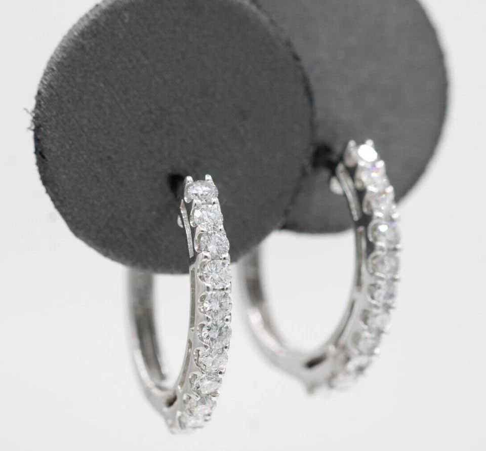 SONIA B. BITTON 14K WHITE GOLD 1 TCW NATURAL DIAMOND HOOP EARRINGS 0.8" ~ 4.3GR: SONIA B. BITTON 14K WHITE GOLD 1 TCW NATURAL DIAMOND HOOP EARRINGS 0.8" ~ 4.3GR SONIA B. BITTON 14K WHITE GOLD 1 TCW NATURAL DIAMOND HOOP EARRINGS 0.8" ~ 4.3GR Description Sonia B. Bitton 14K White Go