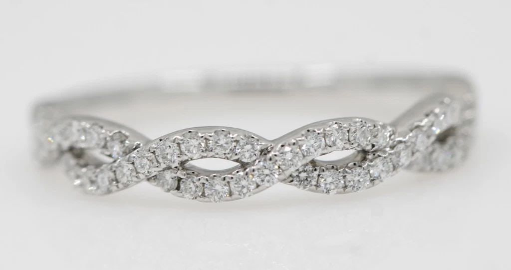 THE LEO LEGACY 14K WHITE GOLD 1/3 TCW LAB-GROWN DIAMOND WEDDING BAND SIZE 7.5: THE LEO LEGACY 14K WHITE GOLD 1/3 TCW LAB-GROWN DIAMOND WEDDING BAND SIZE 7.5 Description THE LEO Legacy 14K White Gold 1/3 TCW Lab-Grown Diamond Wedding Band Ring is in good condition. May show signs
