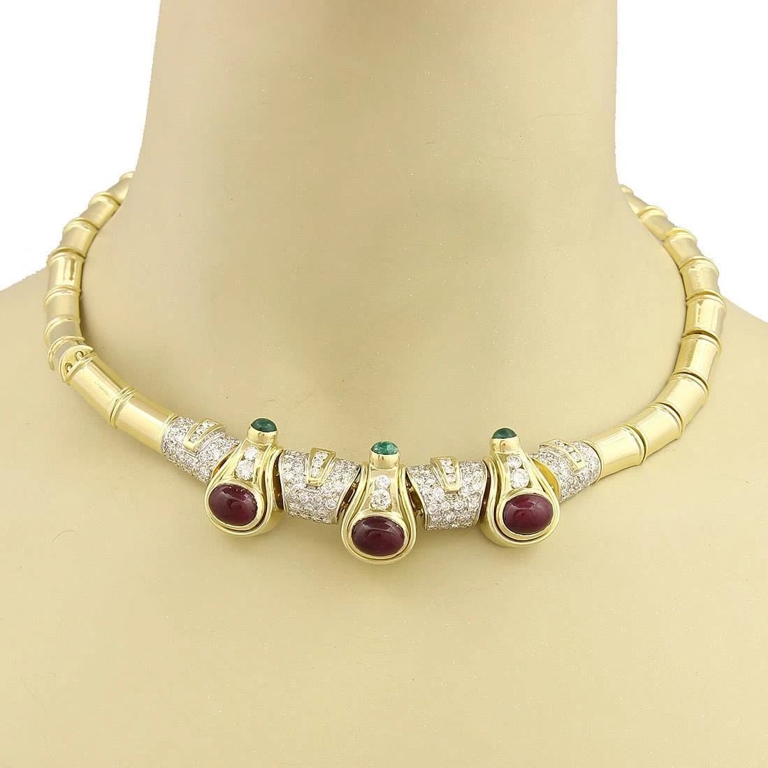 DIAMOND & GEMS GOLD NECKLACE 18K YELLOW COLLAR DESIGN: DIAMOND & GEMS GOLD NECKLACE 18K YELLOW COLLAR DESIGN This is a bold and beautiful necklace, it is crafted from 18k yellow gold in a high polished finish and features bamboo shape links, each cut in h