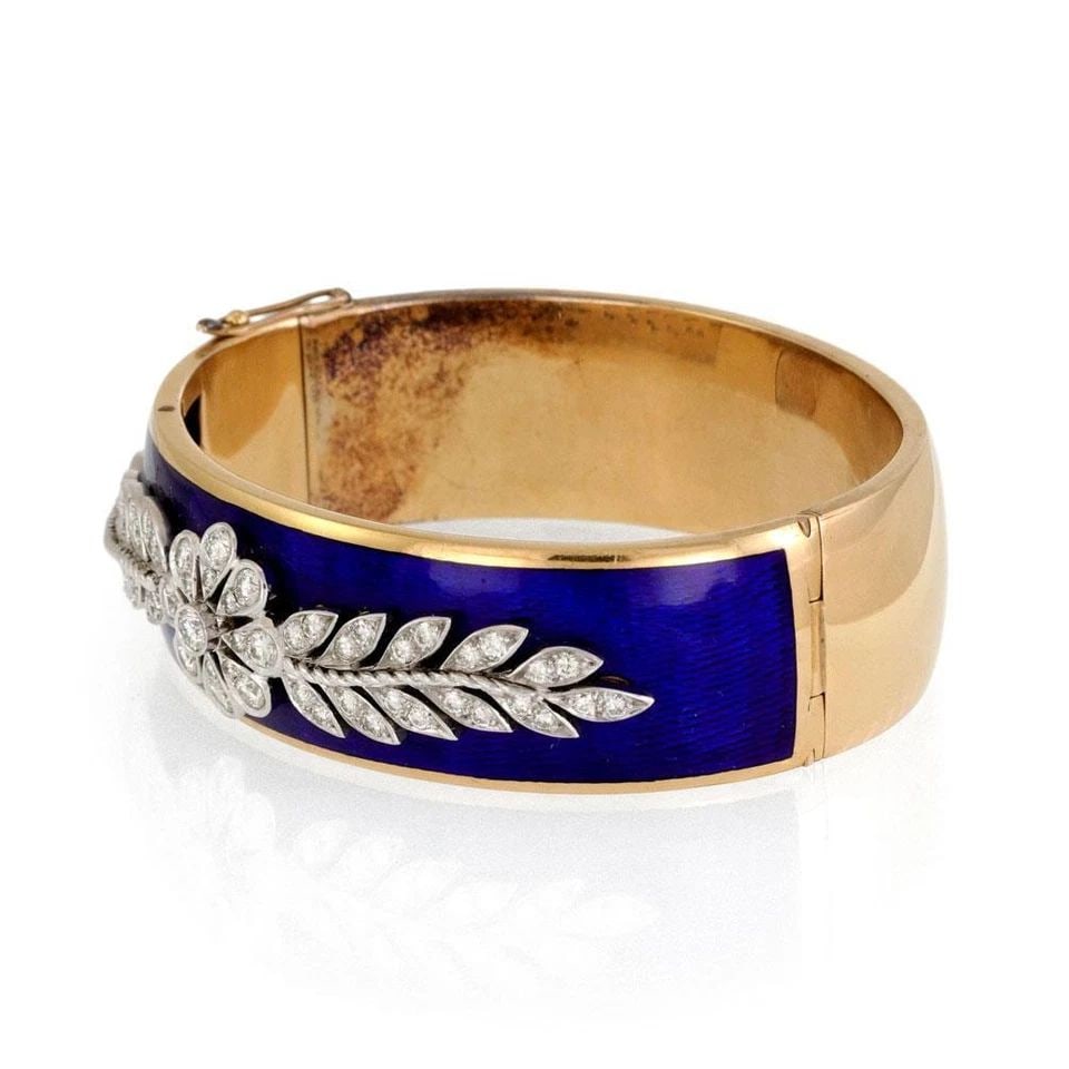 VINTAGE 2CT DIAMOND BLUE ENAMEL 18K GOLD WIDE FLORAL HINGE BANGLE BRACELET: VINTAGE 2CT DIAMOND BLUE ENAMEL 18K GOLD WIDE FLORAL HINGE BANGLE BRACELET Vintage 2ct Diamond Blue Enamel 18k Gold Wide Floral Hinge Bangle Bracelet Description This is a beautiful vintage wide bangl