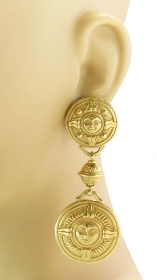 KIESELSTEIN CORD 18K YELLOW GOLD DOUBLE SUN FACE CLIP ON DANGLE EARRINGS: KIESELSTEIN CORD 18K YELLOW GOLD DOUBLE SUN FACE CLIP ON DANGLE EARRINGS Kieselstein Cord 18k Yellow Gold Double Sun Face Clip On Dangle Earrings Description This is a fashionable and chic authentic p