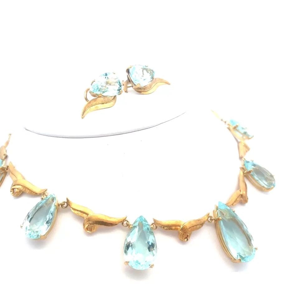 AQUAMARINE GOLD NECKLACE EARRINGS SET VINTAGE 17K 15K YELLOW TEARDROP GEMS: AQUAMARINE GOLD NECKLACE EARRINGS SET VINTAGE 17K 15K YELLOW TEARDROP GEMS This is a stunning 1940's vintage necklace and earrings set. They are crafted with 15k and 17k yellow gold. The necklace feat