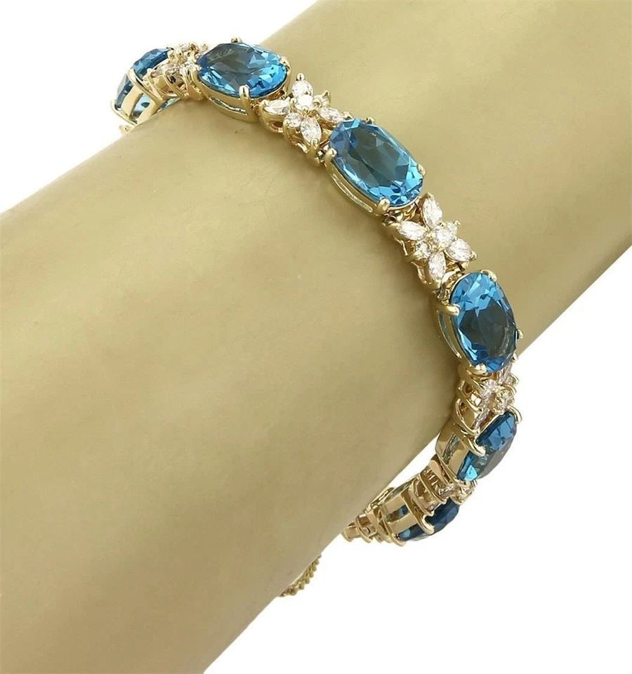 BLUE TOPAZ DIAMOND GOLD BRACELET 14K YELLOW OVAL STAR LINK STYLE ESTATE: BLUE TOPAZ DIAMOND GOLD BRACELET 14K YELLOW OVAL STAR LINK STYLE ESTATE This gorgeous diamond and blue topaz bracelet feature a stunning oval and star link style in 14k yellow gold. The bracelet showc