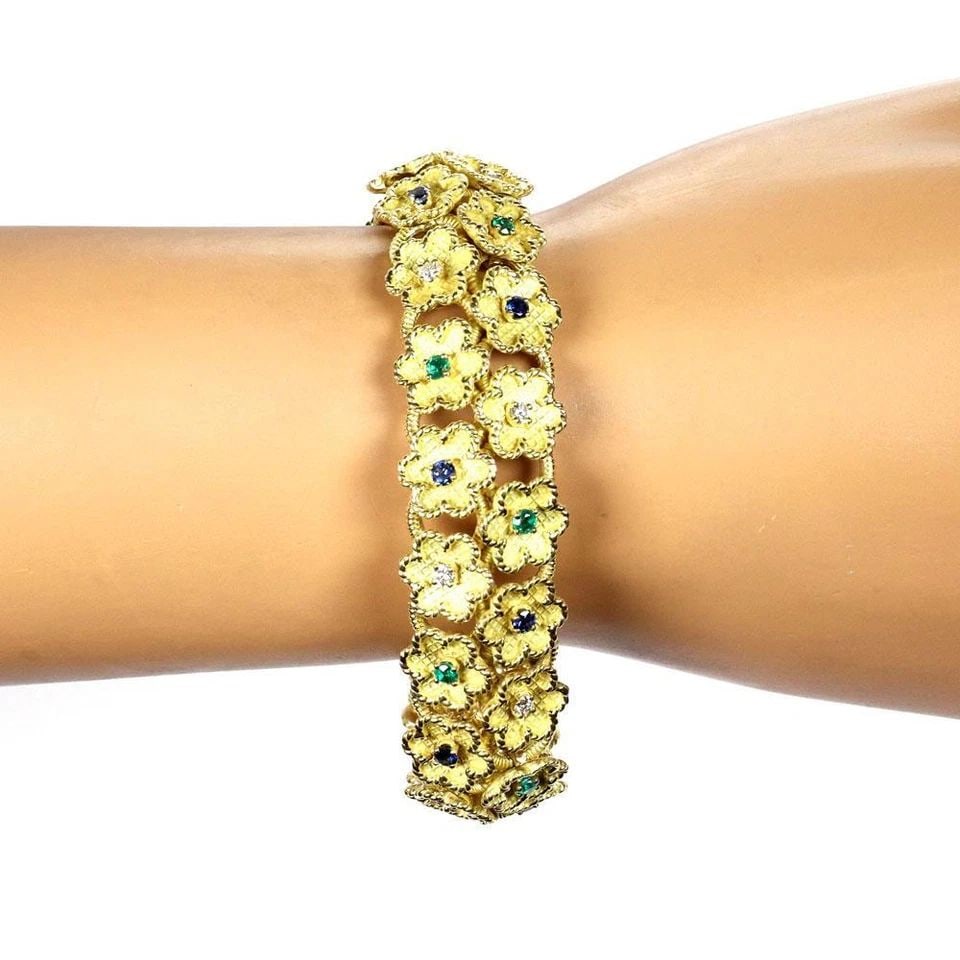 DIAMOND SAPPHIRE EMERALD 18K YELLOW GOLD DOUBLE ROW FLORAL LINK BRACELET: DIAMOND SAPPHIRE EMERALD 18K YELLOW GOLD DOUBLE ROW FLORAL LINK BRACELET Estate Diamond Sapphire Emerald18k Yellow Gold Clover Floral Link Bracelet Description This is a gorgeous Estate bracelet, it i