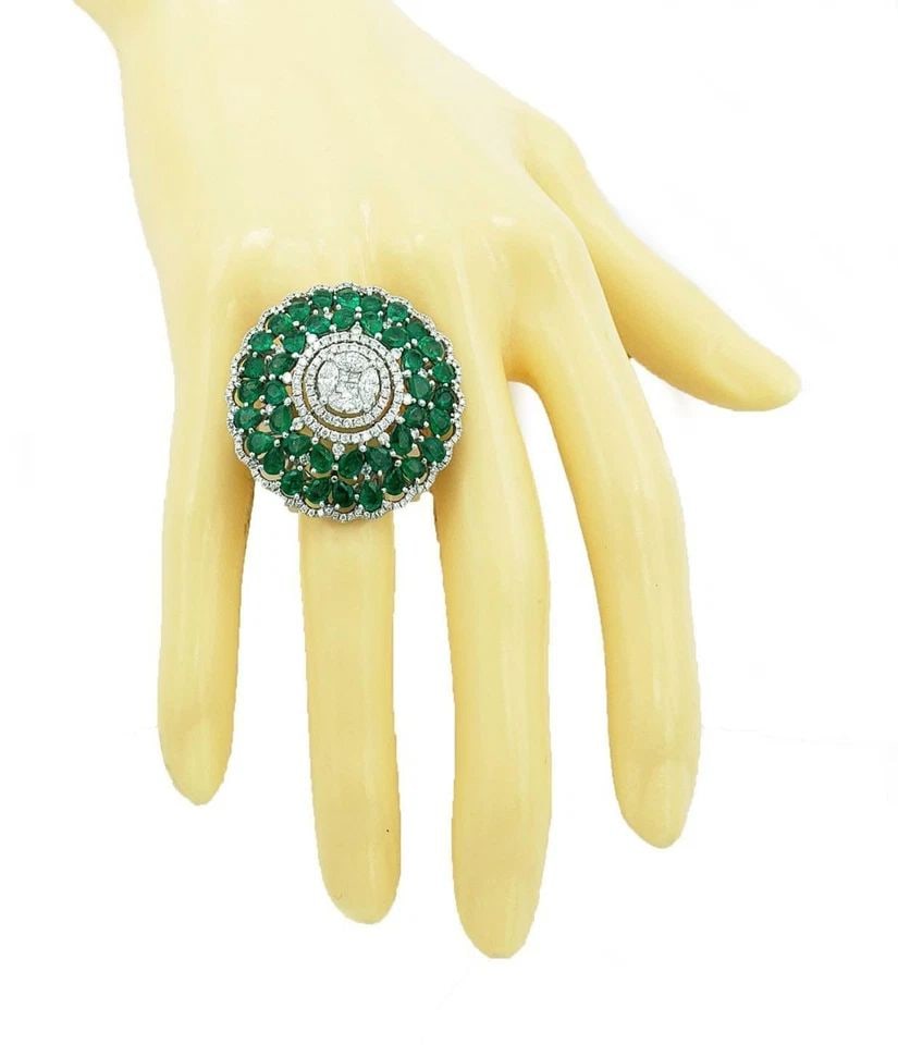 ESTATE 5.85CT DIAMOND EMERALD 18K WHITE GOLD ROUND FLORAL DOME RING SIZE 7: ESTATE 5.85CT DIAMOND EMERALD 18K WHITE GOLD ROUND FLORAL DOME RING SIZE 7 Estate 5.85ct Diamond Emerald 18k White Gold Round Floral Dome Ring Size 7 Description This gorgeous open style large dome sh