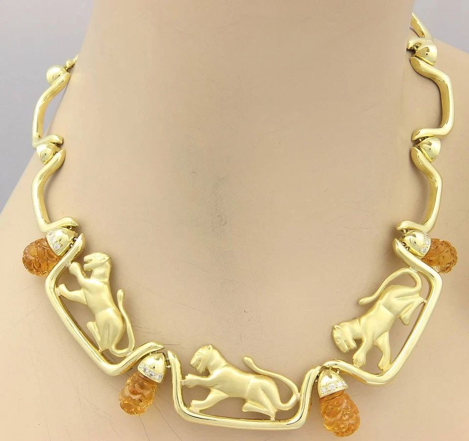 DIAMOND GOLD LEOPARD NECKLACE CITRINE 18K YELLOW FANCY COLLAR STYLE: DIAMOND GOLD LEOPARD NECKLACE CITRINE 18K YELLOW FANCY COLLAR STYLE This is a luxurious 18k yellow gold collar necklace, it features three playful leopards set on a long bar like link open with a citr
