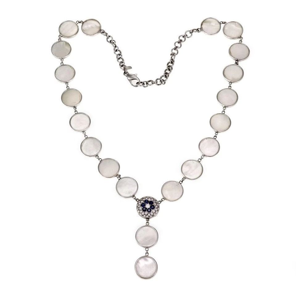 ESTATE 1.55CT DIAMOND SAPPHIRE & MOTHER OF PEARL 18K WHITE GOLD LARIAT NECKLACE: ESTATE 1.55CT DIAMOND SAPPHIRE & MOTHER OF PEARL 18K WHITE GOLD LARIAT NECKLACE Estate 1.55ct Diamond Sapphire & Mother of Pearl 18k White Gold Lariat Necklace Description This is a lovely Estate neck