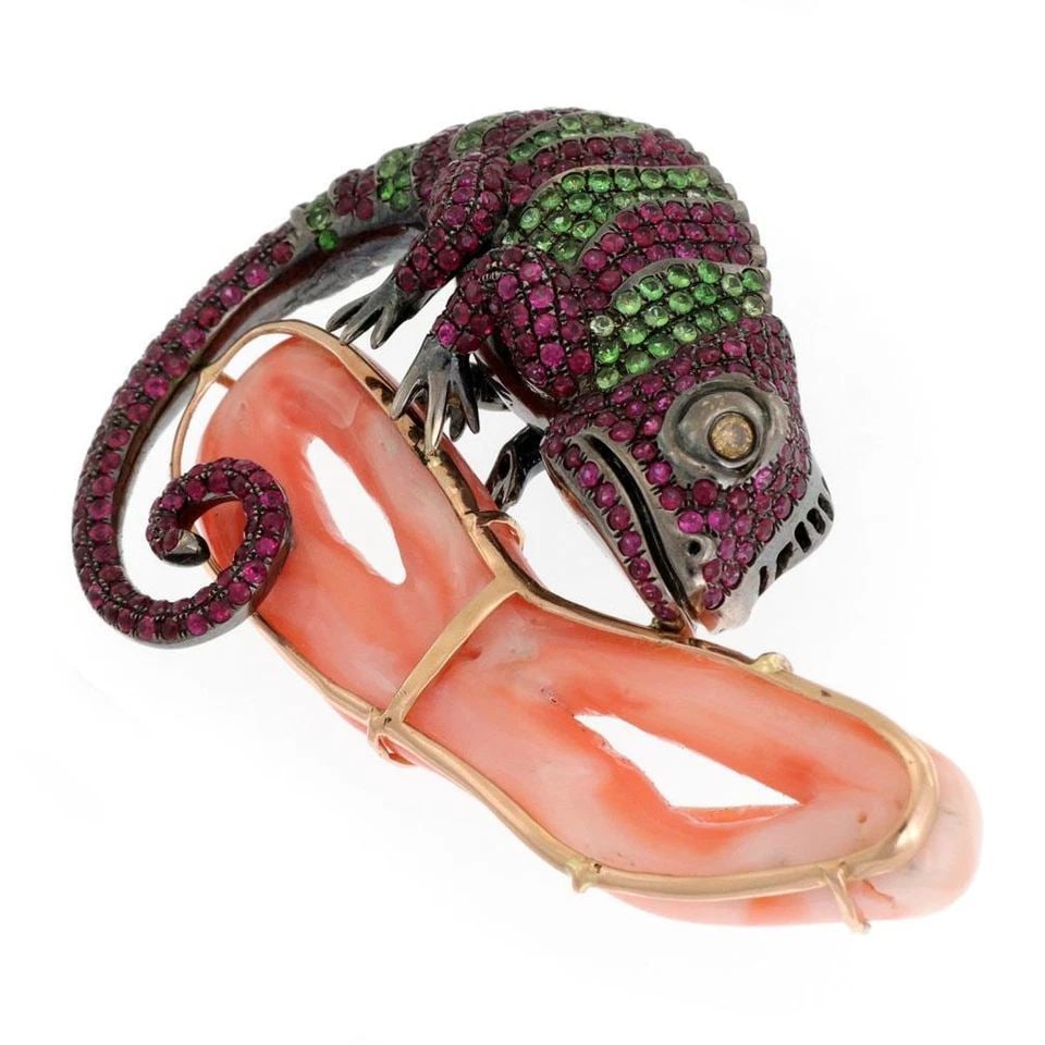 ESTATE 17CT PINK SAPPHIRE TSAVORITE CORAL 18K GOLD LARGE LIZARD PENDANT: ESTATE 17CT PINK SAPPHIRE TSAVORITE CORAL 18K GOLD LARGE LIZARD PENDANT Estate 17ct Pink Sapphire Tsavorite Coral 18k Gold Large Lizard Pendant Description This is an impressive and detail Estate pend