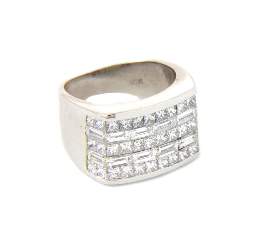 ESTATE 3CT BAGUETTE PRINCESS CUT DIAMOND 18K WHITE GOLD RING SIZE 6: ESTATE 3CT BAGUETTE PRINCESS CUT DIAMOND 18K WHITE GOLD RING SIZE 6 Estate 3ct Baguette Princess Cut Diamond 18k White Gold Ring Size 6 Description This stunning rectangle top ring is crafted from 18k