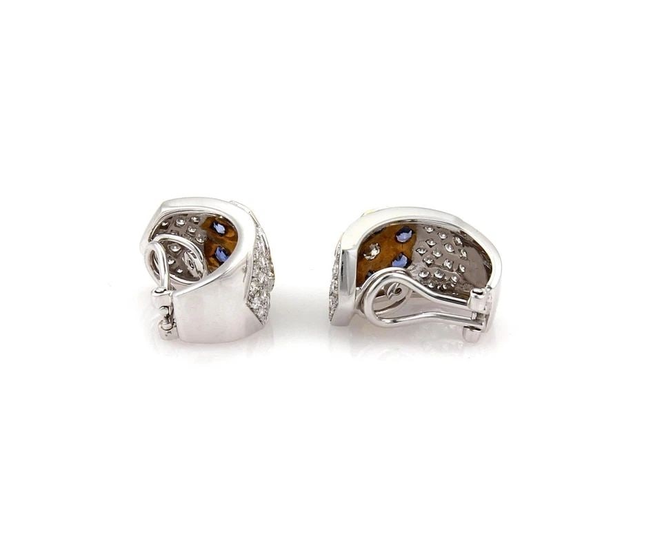 JESSICA MCCORMACK DIAMOND GOLD EARRINGS 18K WHITE CLIP ON BY VANITY: JESSICA MCCORMACK DIAMOND GOLD EARRINGS 18K WHITE CLIP ON BY VANITY The Jessica McCormack Diamond & Gems 18k Gold Clip on Earrings by Vanity are a stylish choice for those looking for a glamorous acce