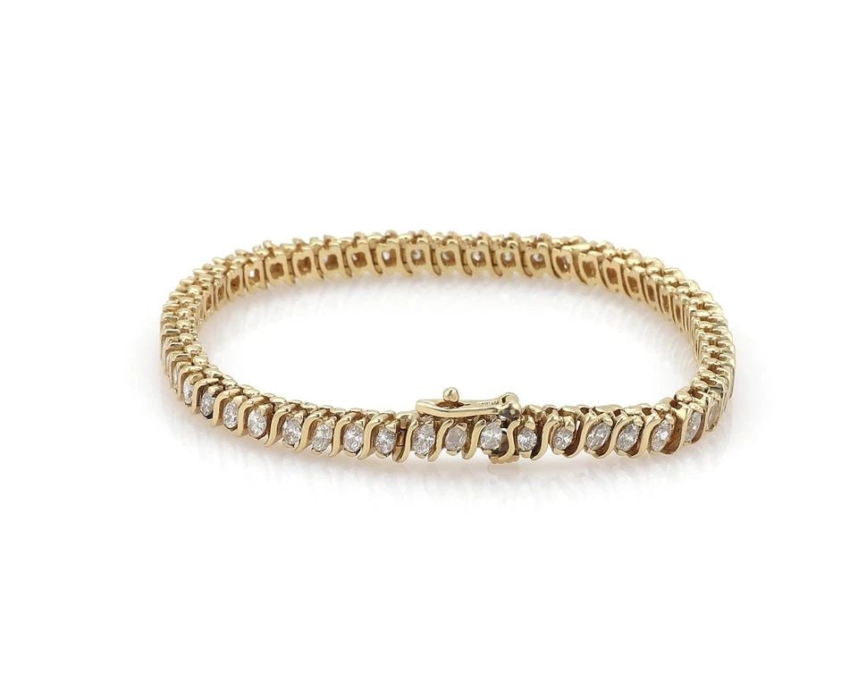 14K YELLOW GOLD 4.5 CARAT MARQUIS CUT DIAMOND LINK TENNIS BRACELET: 14K YELLOW GOLD 4.5 CARAT MARQUIS CUT DIAMOND LINK TENNIS BRACELET 14k Yellow Gold 4.5 carat Marquis Cut Diamond Link Tennis Bracelet Description This is a stunning diamond bracelet. It is crafted in 