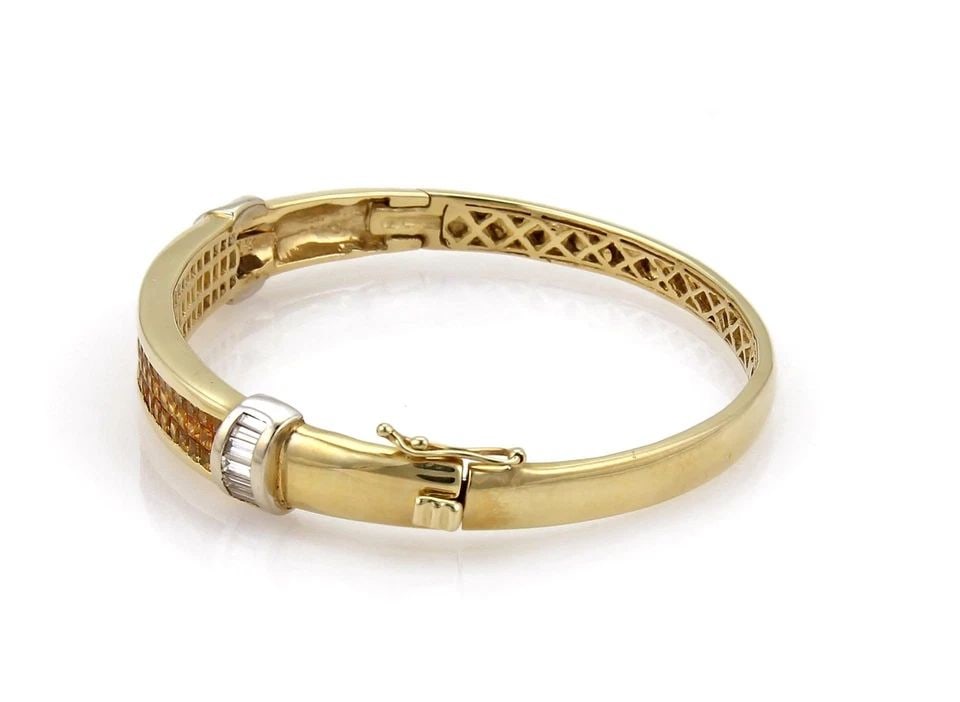 ESTATE 5.50CT DIAMOND & YELLOW SAPPHIRE 14K GOLD BANGLE BRACELET: ESTATE 5.50CT DIAMOND & YELLOW SAPPHIRE 14K GOLD BANGLE BRACELET Estate 5.50ct Diamond & Yellow Sapphire 14k Gold Bangle Bracelet Description An elegant and stunning bangle bracelet with exquisite det