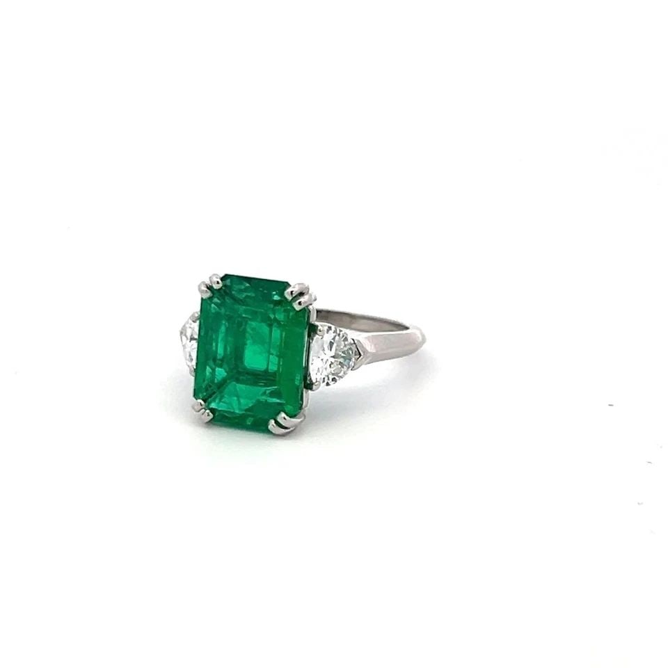 3.36 CARAT EMERALD 0.60 CARAT TRIANGULAR SHAPE DIAMOND PLATINUM ENGAGEMENT RING: 3.36 CARAT EMERALD 0.60 CARAT TRIANGULAR SHAPE DIAMOND PLATINUM ENGAGEMENT RING Title: 3.36 Carat Octagonal Shape Emerald 0.60 Carat Triangular Shape G VS1 Diamond Platinum Engagement Ring Style: Enga