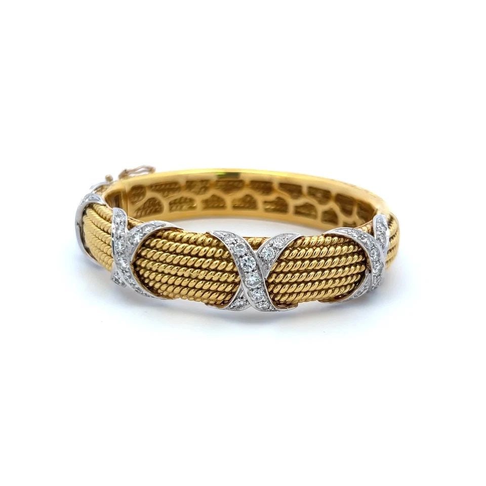 VINTAGE 18K TWO TONE GOLD BANGLE BRACELET WITH 3.05 CARAT ROUND G-VS DIAMONDS: VINTAGE 18K TWO TONE GOLD BANGLE BRACELET WITH 3.05 CARAT ROUND G-VS DIAMONDS Detailed Description: Elevate your style with this stunning vintage bangle, crafted in 18 Karat two-tone gold. Adorned wit