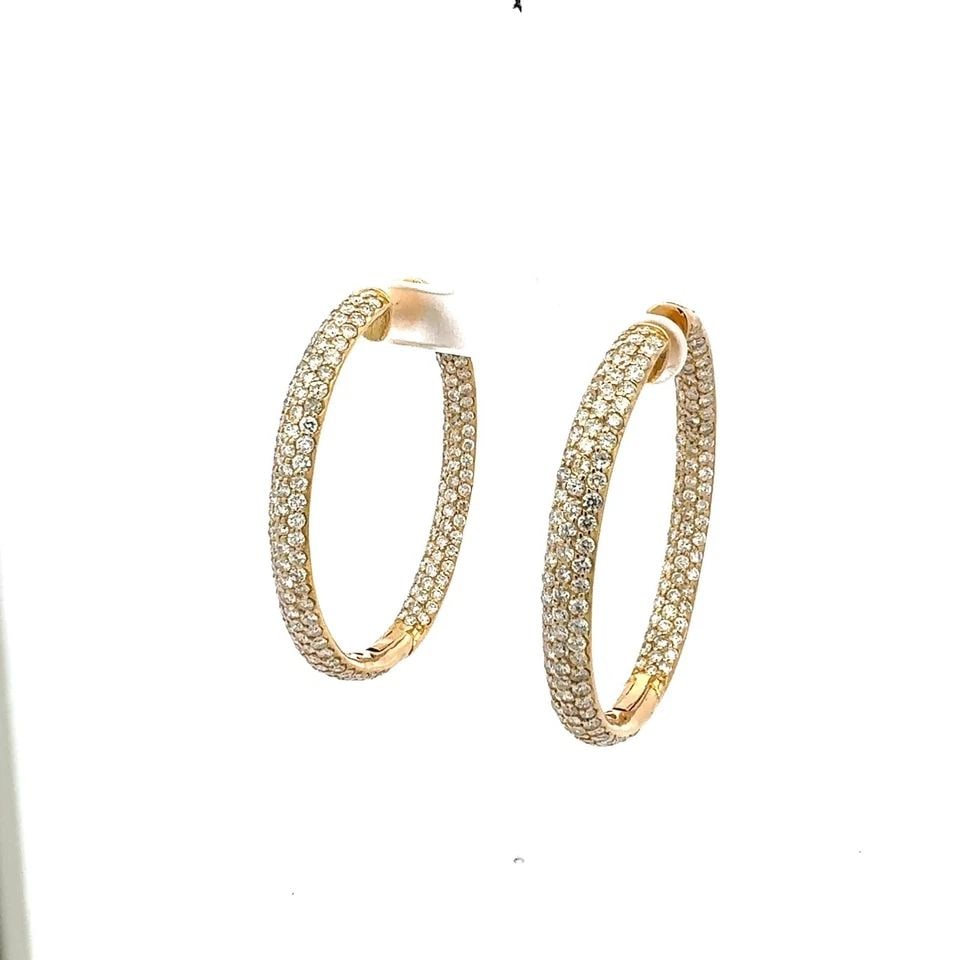18K YELLOW GOLD 11.26CT H VS1 ROUND BRILLIANT DIAMOND LARGE HOOP EARRINGS: 18K YELLOW GOLD 11.26CT H VS1 ROUND BRILLIANT DIAMOND LARGE HOOP EARRINGS PRODUCT DESCRIPTION Title: These luxurious 18K yellow gold hoops sparkle with an impressive 11.26 carats of H VS1 round brilli