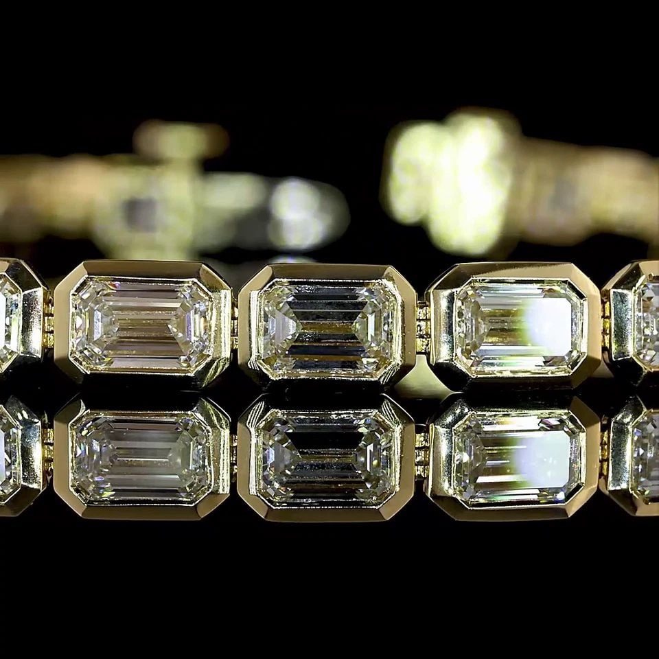LAB-GROWN 7.25 CARAT EMERALD E-F-VS1 DIAMOND 14K YELLOW GOLD TENNIS BRACELET: LAB-GROWN 7.25 CARAT EMERALD E-F-VS1 DIAMOND 14K YELLOW GOLD TENNIS BRACELET Title: High-quality Brand-New Echo Friendly Elegant Lab-Grown 7.25 Carat Emerald E-F-VS1 Diamond 14K Yellow Gold Tennis Bra