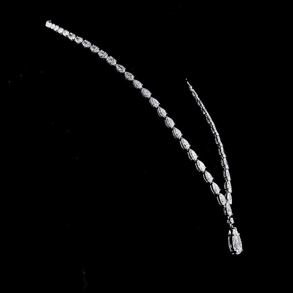 LAB-GROWN 35.93 CARAT PEAR E-F-VVS2 DIAMOND 14K WHITE GOLD LARIAT NECKLACE: LAB-GROWN 35.93 CARAT PEAR E-F-VVS2 DIAMOND 14K WHITE GOLD LARIAT NECKLACE Title: High-quality Brand-New Echo Friendly Elegant Lab-Grown 35.93 Carat Pear E-F-VVS2 Diamond 14K White Gold Lariat Necklac