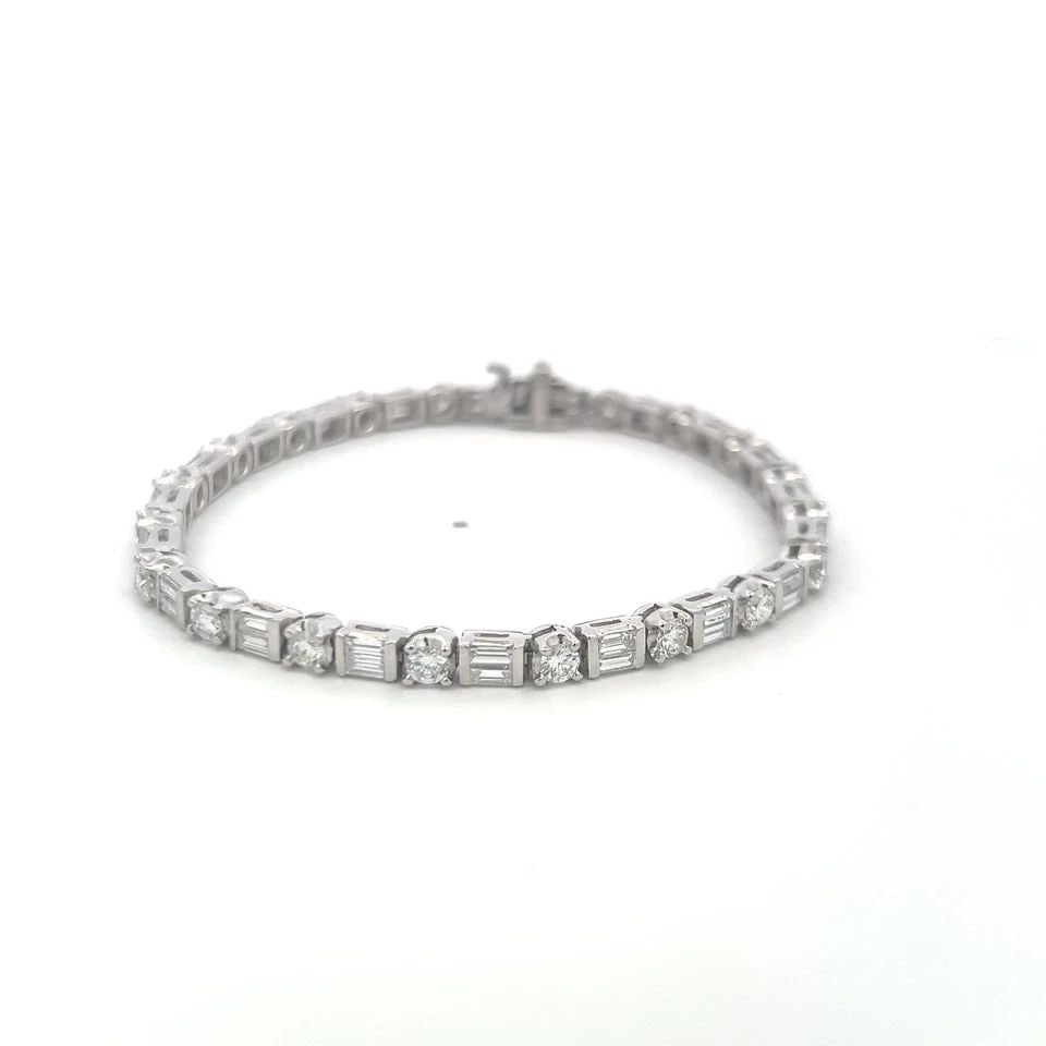 4.20CT ROUND BRILLIANT & BAGUETTE DIAMOND PLATINUM TENNIS BRACELET (F VS): 4.20CT ROUND BRILLIANT & BAGUETTE DIAMOND PLATINUM TENNIS BRACELET (F VS) PRODUCT DESCRIPTION Title: 4.20ct Round Brilliant & Baguette Diamond Platinum Tennis Bracelet (F VS) Style: Tennis Metal: Plat