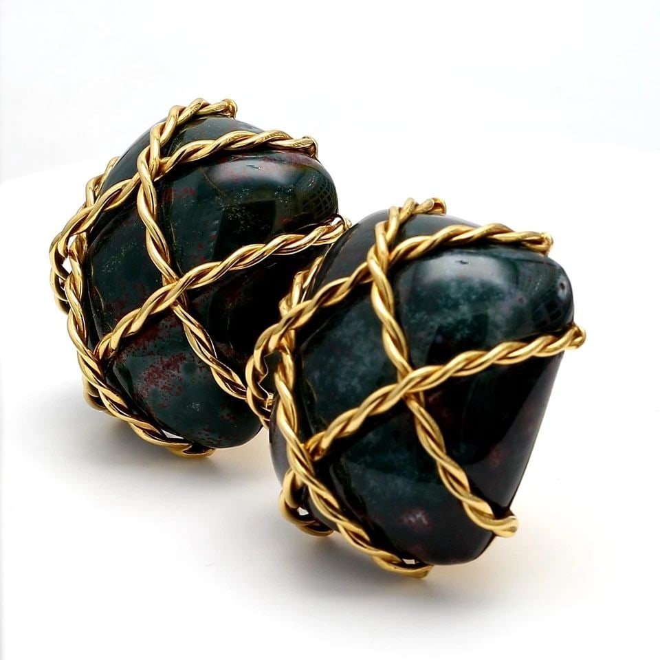 SEAMAN SCHEPPS 18K YELLOW GOLD BLOODSTONE WRAPPED VINTAGE CLIP-ON EARRINGS: SEAMAN SCHEPPS 18K YELLOW GOLD BLOODSTONE WRAPPED VINTAGE CLIP-ON EARRINGS PRODUCT DESCRIPTION Designer: SEAMAN SCHEPPS Title: Seaman Schepps 18 Karat Yellow Gold Clip On Earrings Style: Clip On Metal