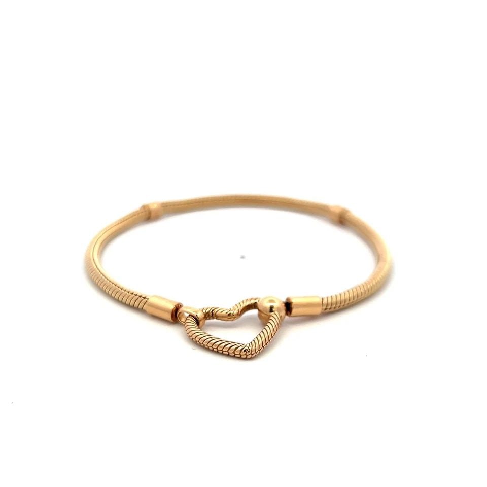 PANDORA 14 KARAT YELLOW GOLD CHAIN BRACELET 19.5 GRAMS 7.5*0.63*0.20IN: PANDORA 14 KARAT YELLOW GOLD CHAIN BRACELET 19.5 GRAMS 7.5*0.63*0.20IN Designer: Pandora Video: Video Link Detailed Description: 19.5 Grams Luxury Design Elevate your style with this vintage 14 Karat 