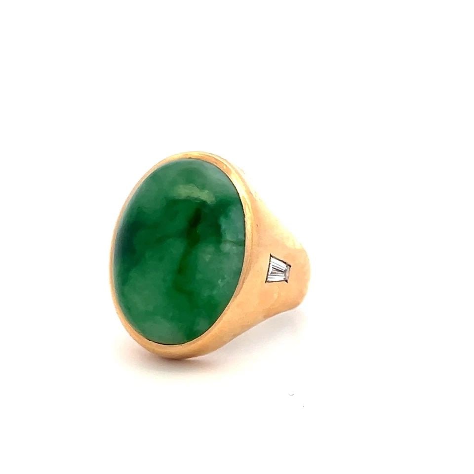18K YG COCKTAIL RING WITH 0.3 CT TAPERED BAGUETTE DIAMONDS & 16.5 CT JADE SIZE 7: 18K YG COCKTAIL RING WITH 0.3 CT TAPERED BAGUETTE DIAMONDS & 16.5 CT JADE SIZE 7 Video: Video Link Detailed Description: Radiate opulence with this striking vintage cocktail ring, featuring a stunning