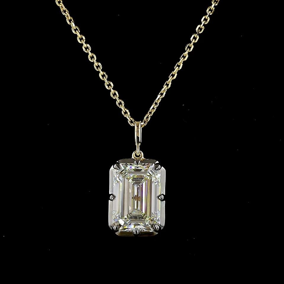 LAB-GROWN 4.06 CARAT EMERALD E-F-VS1 DIAMOND 14K YELLOW GOLD SOLITAIRE PENDANT: LAB-GROWN 4.06 CARAT EMERALD E-F-VS1 DIAMOND 14K YELLOW GOLD SOLITAIRE PENDANT Title: High-quality Brand-New Echo Friendly Elegant Lab-Grown 4.06 Carat Emerald E-F-VS1 Diamond 14K Yellow Gold Solitair