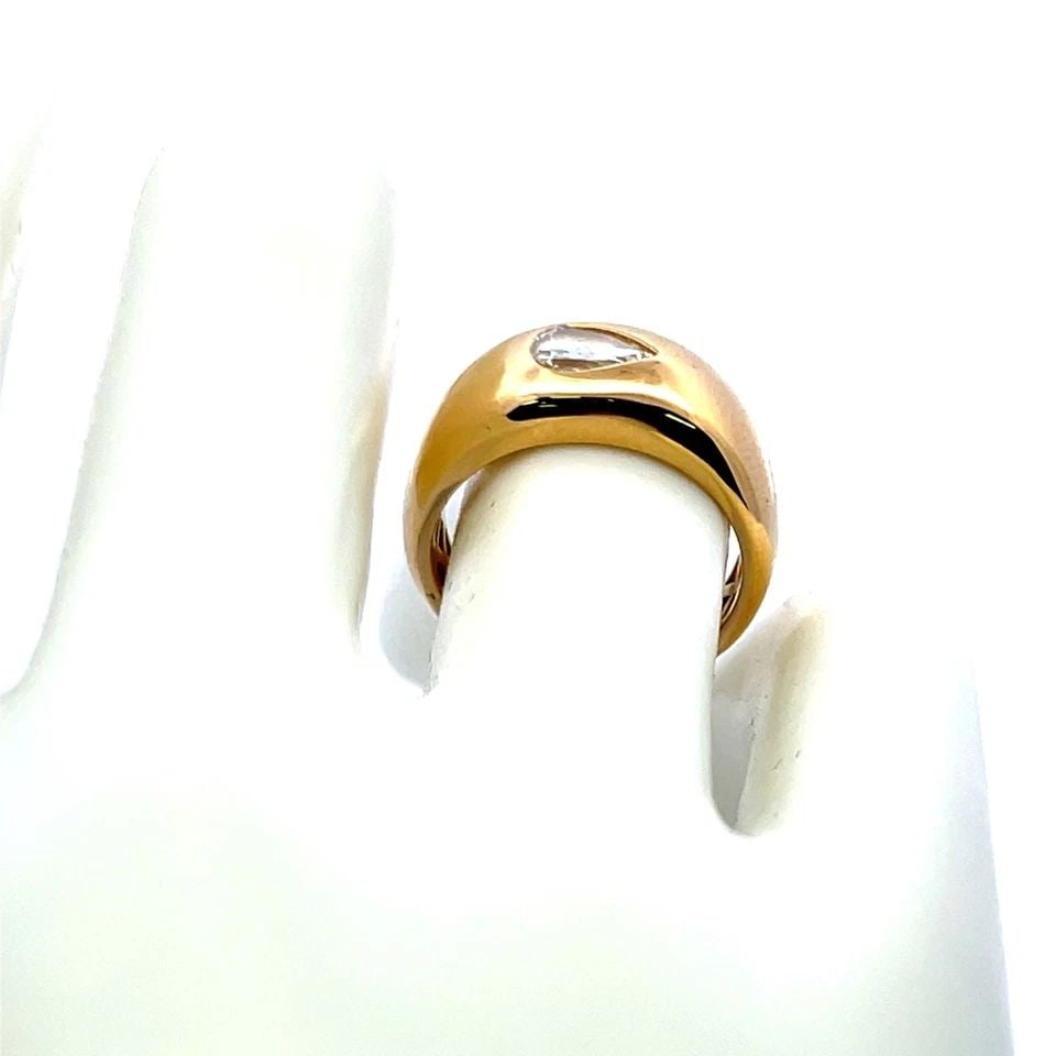 0.30 CARAT PEAR SHAPE DIAMOND 18K YELLOW GOLD ENGAGEMENT RING: 0.30 CARAT PEAR SHAPE DIAMOND 18K YELLOW GOLD ENGAGEMENT RING 0.30 Carat Pear Shape Diamond 18 Karat Yellow Gold Engagement Ring 18k Details Department Unisex Adults Main Stone Diamond Metal Yellow Go