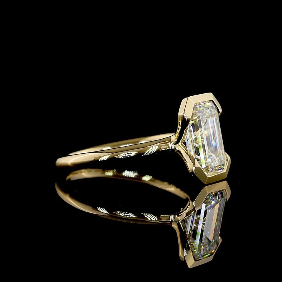 LAB-GROWN 2.7 CARAT EMERALD E-F-VVS2 DIAMOND 14K YELLOW GOLD SOLITAIRE RING: LAB-GROWN 2.7 CARAT EMERALD E-F-VVS2 DIAMOND 14K YELLOW GOLD SOLITAIRE RING Title: High-quality Brand-New Echo Friendly Elegant Lab-Grown 2.7 Carat Emerald E-F-VVS2 Diamond 14K Yellow Gold Solitaire R