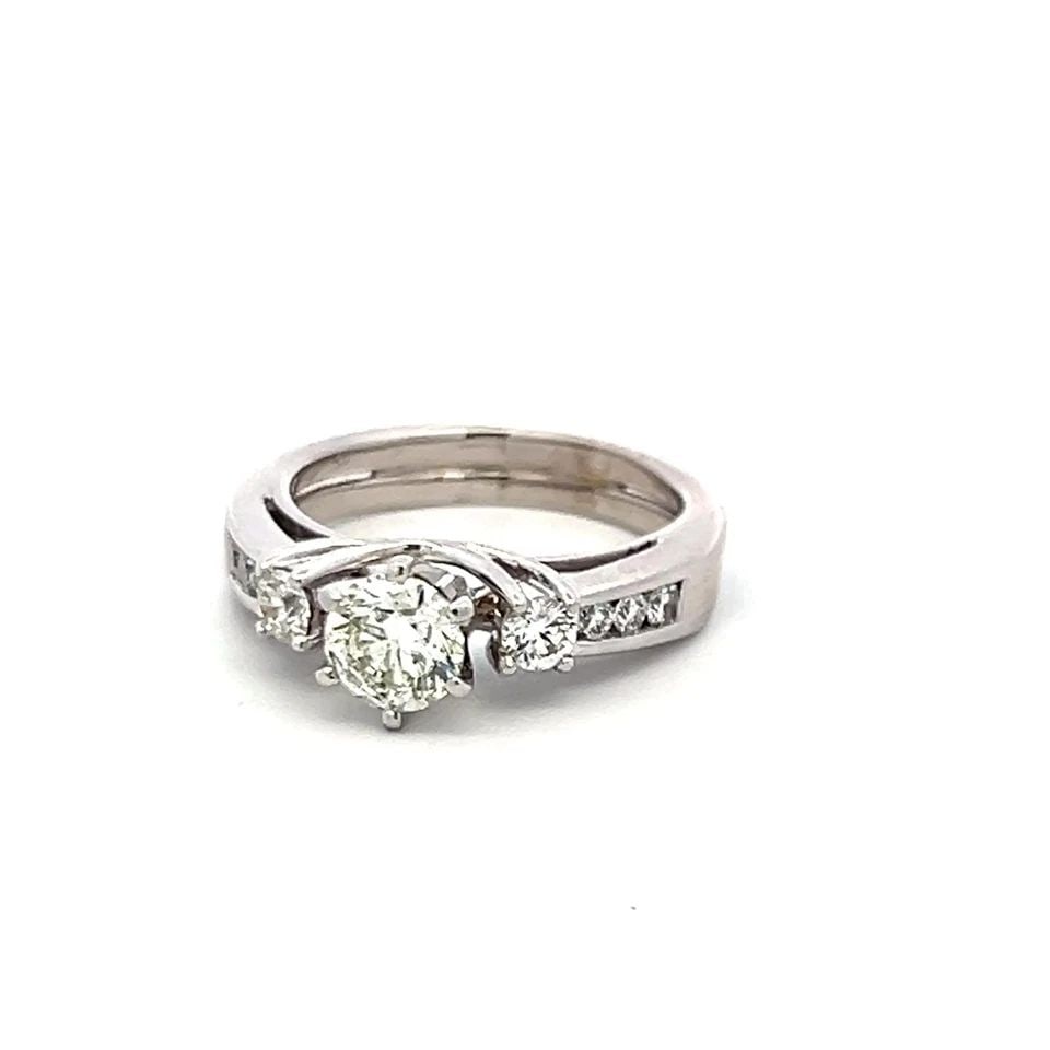 VINTAGE 14K WHITE GOLD ENGAGEMENT RING WITH 0.8 CARAT ROUND DIAMONDS SIZE 4: VINTAGE 14K WHITE GOLD ENGAGEMENT RING WITH 0.8 CARAT ROUND DIAMONDS SIZE 4 Detailed Description: Elevate your style with this vintage 14K white gold engagement ring. Boasting a dazzling 0.53 carat ro
