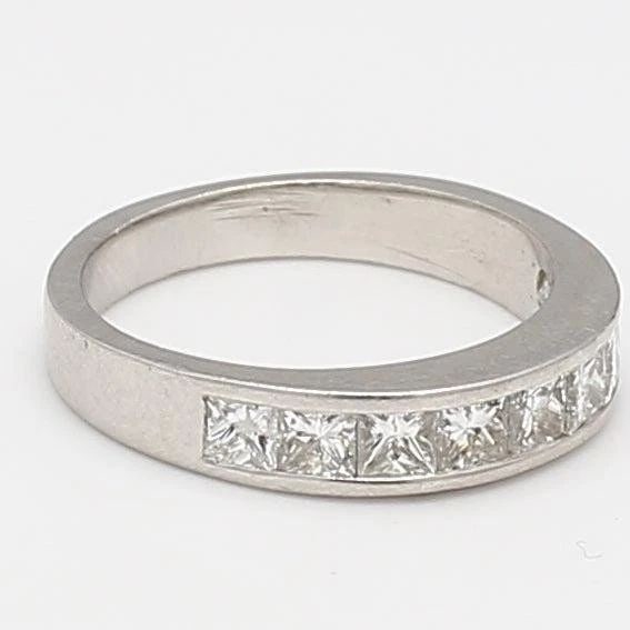 1.00 CARAT PRINCESS CUT G VS1 DIAMOND PLATINUM BAND RING: 1.00 CARAT PRINCESS CUT G VS1 DIAMOND PLATINUM BAND RING Title: 1.00 Carat Princess Cut G VS1 Diamond Platinum Band Ring Style: Band Metal: Platinum Gemstone 1: 1 Carat Diamond Number of Stones: 9 Col