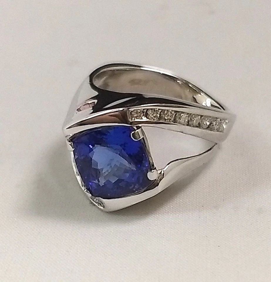 14K WHITE GOLD RING, DIAMONDS, TANZANITE, PINK SAPPHIRE ( SIZE 6.5 ) 6.2G: 14K WHITE GOLD RING WITH DIAMONDS, TANZANITE, AND PINK SAPPHIRE SIZE 6.5 14k White Gold Ring With Diamonds, Tanzanite, and Pink Sapphire You are bidding on a 14k White Gold Ring With Diamonds, Tanzani