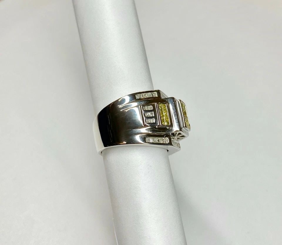 14K WHITE GOLD RING, 1.5CTS PRINCESS & BAGUETTE CUT DIAMONDS ( SIZE: 10 ) 17.5G: MEN'S 14K WHITE GOLD RING WITH PRINCESS/BAGUETTE CUT DIAMONDS 1.5CTW HEAVY Men's 14k White Gold Ring with Princess/Baguette Cut Diamonds (Size 10) Heavy You are bidding on a pre-owned Men's 14k White 