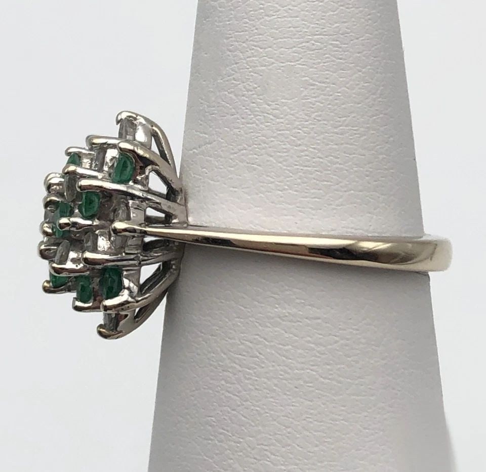 18K WHITE GOLD RING, NATURAL EMERALDS, 1.40CTS DIAMONDS ( SIZE: 6.5 ) 8.5G: 18K WHITE GOLD RING WITH NATURAL EMERALDS AND 1.40CTS DIAMONDS SIZE: 6.5 18k White Gold Ring with natural Emeralds and 1.40cts Diamonds You are bidding on a 18k White Gold Ring with natural Emeralds a